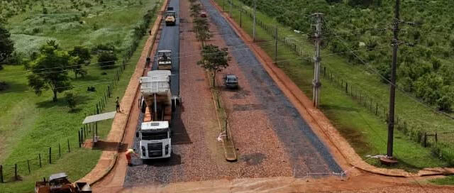 APOSTOLES: Finalizaron las obras de bacheo y asfaltado en el acceso al barrio Cruz del Gallo