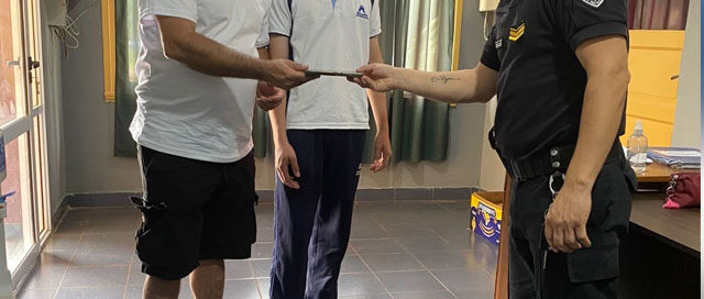 GOBERNADOR ROCA: La Policía recuperó un celular extraviado y lo devolvió a su dueño