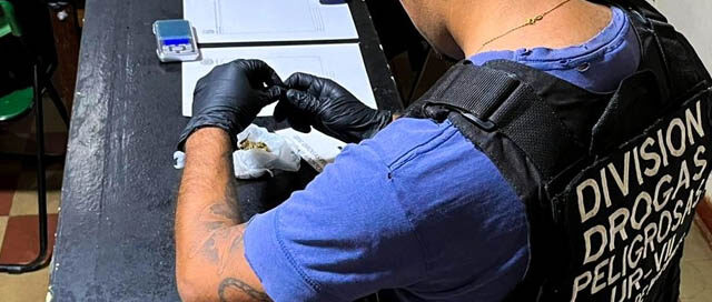 APÓSTOLES: Tres jóvenes fueron demorados por ofrecer cigarrillos de marihuana en la vía pública